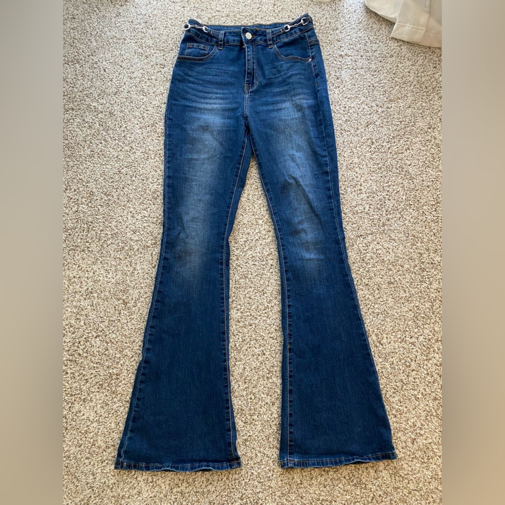 EUC - SHEIN Jeans | flare denim | silver buckle accent | S
